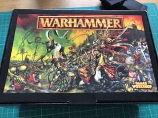 Inner box lid featuring imagery off knights fighting lizardmen